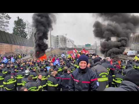 🔥 Frankreich kippt: Polizei & Feuerwehr laufen zur Bevölkerung über 🔥 Frankreich kippt: Polizei & Feuerwehr laufen zur Bevölkerung über
