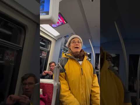 In der U-Bahn: „Omas gegen Rechts“ blamieren sich wieder einmal In der U-Bahn: „Omas gegen Rechts“ blamieren sich wieder einmal