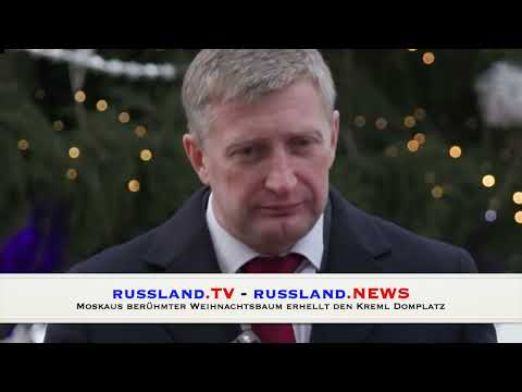 Moskaus berühmter Weihnachtsbaum erhellt den Kreml Domplatz Moskaus berühmter Weihnachtsbaum erhellt den Kreml Domplatz