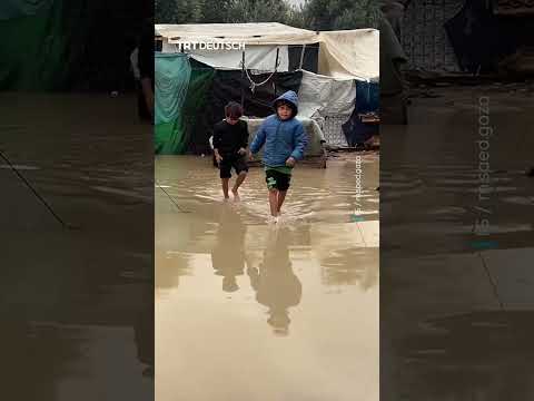 Regenfälle überfluten Zeltlager in Gaza Regenfälle überfluten Zeltlager in Gaza
