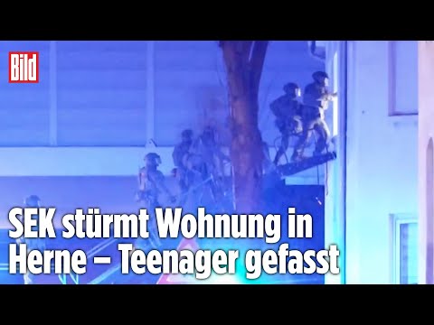SEK-ZUGRIFF IN HERNE: Polizei stürmt Wohnung über Rampe – 16-Jähriger festgenommen SEK-ZUGRIFF IN HERNE: Polizei stürmt Wohnung über Rampe – 16-Jähriger festgenommen
