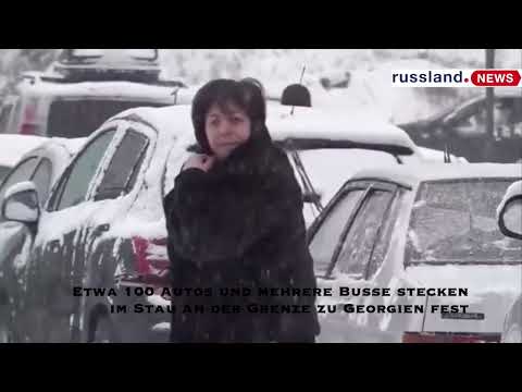 Etwa 100 Autos und mehrere Busse stecken im Stau an der Grenze zu Georgien fest