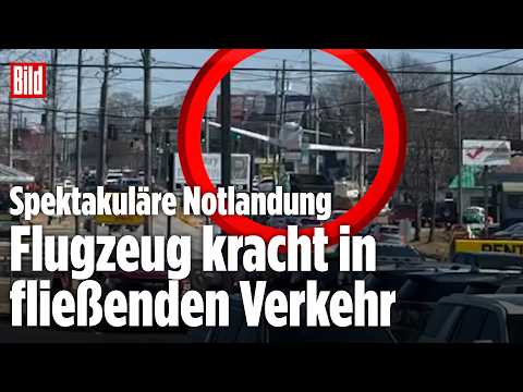 NOTLANDUNG IM BERUFSVERKEHR: Kleinflugzeug kracht auf Kreuzung