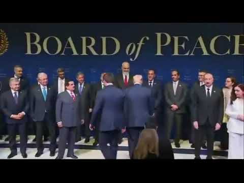 President Donald Trump kommt zur ERSTEN Sitzung des Friedensrats