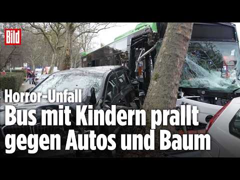 SCHOCK AUF LANDSTRASSE: Schwerer Busunfall – zehn Verletzte, Ursache weiter unklar