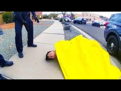 Psycho liegt mit LEICHE im Bett – Polizisten schockiert als sie den GRUND erfahren! Psycho liegt mit LEICHE im Bett – Polizisten schockiert als sie den GRUND erfahren!