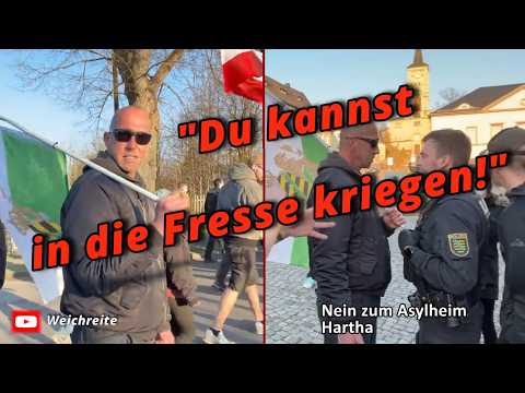„Überdüngt?“ „Du kannst in die Fresse kriegen!“ Nein zum Asylantenheim! Freie Sachsen Hartha 2.4.26 „Überdüngt?“ „Du kannst in die Fresse kriegen!“ Nein zum Asylantenheim! Freie Sachsen Hartha 2.4.26