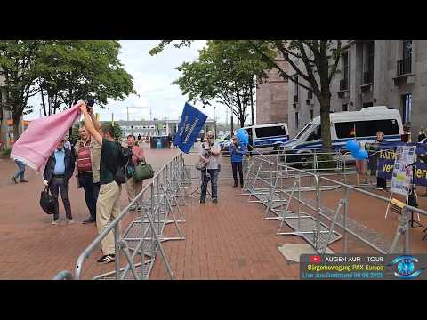 Linker Störer mit Palästinenser-Tuch und Orient-Musik im Rucksack von Polizei abgeführt