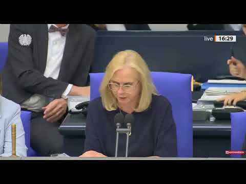 Nicht zu fassen – Nach nicht einmal 20 Sekunden wird Frohnmaier von der AfD im Bundestag ermahnt. Nicht zu fassen – Nach nicht einmal 20 Sekunden wird Frohnmaier von der AfD im Bundestag ermahnt.